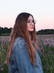 Преподаватель по черчению, учитель рисования Юлия Радиковна Диярова
