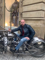 Специалист по альтернативной медицине, массажист Алексей Павлинов