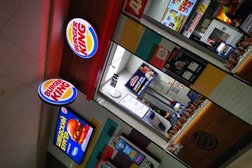 Ресторан быстрого питания Бургер Кинг, с рейтингом 5 - находится по адресу Тюменская область, Тобольск, 7-й микрорайон, 30 