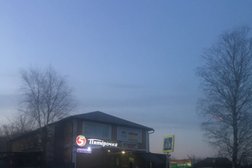 Супермаркет Пятёрочка, с рейтингом 4.7 - находится по адресу Московская область, пос. Большевик, Спортивная улица, 21 