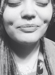 Мастер по пирсингу Юлия Анатольевна Сахарова