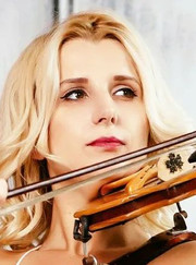 Преподаватель музыки, преподаватель игры на скрипке Валентина Владимировна Кравцова