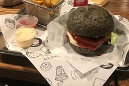 bro Burger, с рейтингом 5 - находится по адресу Нур-Султан, Абай проспект, 48а киоск 