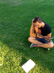 Преподаватель музыки, преподаватель по игре на гитаре Алексей Андреевич Икленков