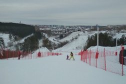 Горнолыжный комплекс Богатырек, с рейтингом 3.5 - находится по адресу Свердловская область, Каменск-Уральский, Горняков, 18 