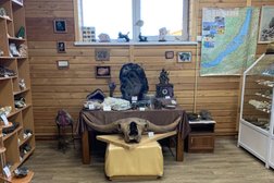 Байкальский музей самоцветов, с рейтингом 3.8 - находится по адресу Иркутская область, рп. Листвянка, улица Куликова, 12Б 