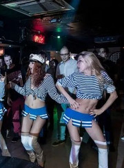 Танцор Show Group Flaming Caps