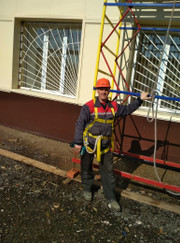 Мастер по строительству домов, бетонщик Юра Карасев