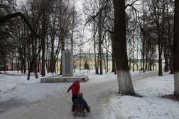 Парк культуры и отдыха в Выксе, с рейтингом 3.7 - находится по адресу Нижегородская область, Выкса, улица Академика Королёва, 2а 