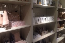 Бутик одежды и аксессуаров Stradivarius, с рейтингом 2 - находится по адресу Алматы, Самал 2-й микрорайон, 111 