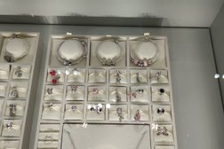 Бутик ювелирных изделий Pandora, с рейтингом 4 - находится по адресу Алматы, Самал 2-й микрорайон, 111 