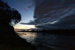 Лодочный кемпинг Шалаш, с рейтингом 3.9 - находится по адресу Новгородская область, деревня Сковородка, 7 