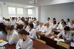 Фармацевтический колледж Новые знания, с рейтингом 4.3 - находится по адресу Москва, Артюхиной, 6 к1 