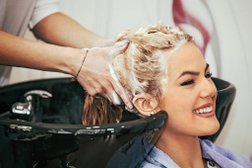 Студия красоты Look At Me, с рейтингом 4.2 - находится по адресу Москва, Чертановская улица, 51 к1 