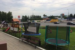 Торговый центр Загородный дом, с рейтингом 2.4 - находится по адресу Московская область, Солнечногорск, Ленинградское шоссе 62 километр, вл2 