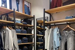 Магазин джинсовой одежды Levi`s, с рейтингом 4.5 - находится по адресу Владивосток, улица Калинина, 8 