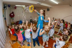 Семейный центр творчества и праздника Киндерфест, с рейтингом 4.9 - находится по адресу Барнаул, Юрина, 194а 