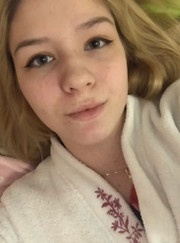 Официант, выгульщик собак Александра Вячеславовна Коробова