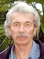 Мастер по оклейке обоев, мастер по ремонту кухни Петр Михайлович Мартыненко