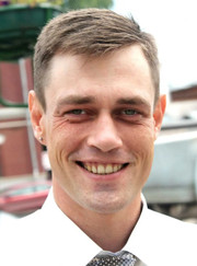 Автослесарь, маляр-штукатур Александр Олегович Аверьянов