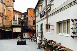 Старый дворик ГУМа, с рейтингом 4 - находится по адресу Владивосток, Светланская улица, 33 ст2 