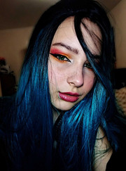 Певец, визажист Алиса Попова