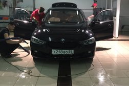 Установочный центр F11 Detailing Center, с рейтингом 3.9 - находится по адресу Омск, проспект Карла Маркса, 18/6А 