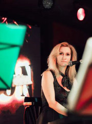 Певец Комарова Светлана