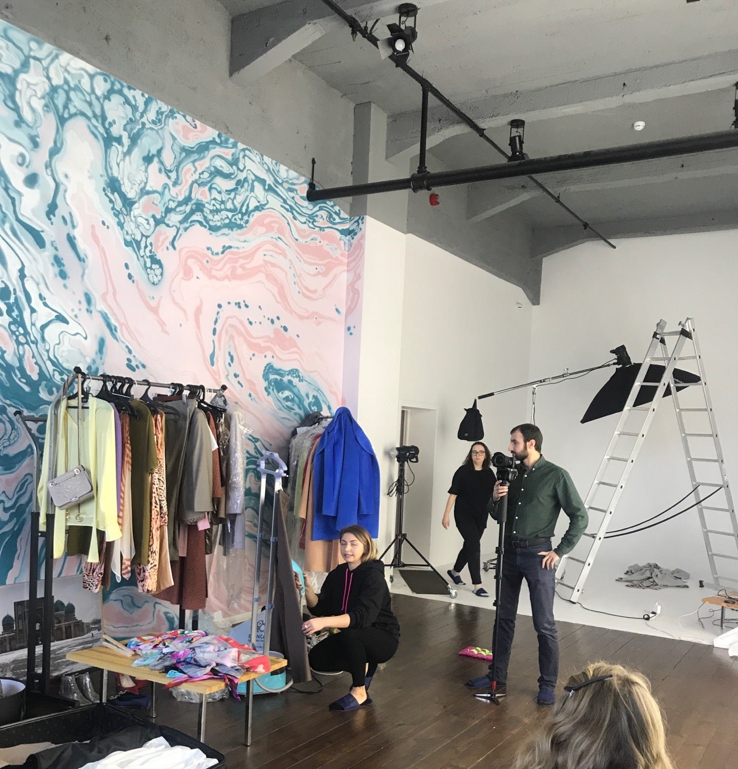 Lion studio. Йога в геленджике садхана. Aslan studio. Студия лев берег. Лев йога.