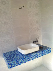 Мастер по оклейке обоев, маляр-штукатур Азиз Немаджонович Абдуллаев