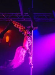 Танцор Strip Show Darina