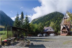 Кафе Шале форельное, с рейтингом 4.5 - находится по адресу Карачаево-Черкесская Республика, кп. Домбай, Тебердинская улица, 3 