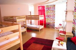 Хостел на Учебной, с рейтингом 4.3 - находится по адресу Омск, Учебная улица, 196 