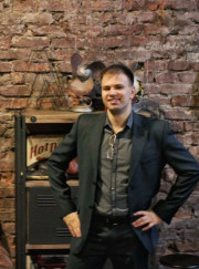Преподаватель русского языка, преподаватель английского языка Денис Саламатин