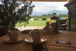 Ресторан Country Club Zhailjau, с рейтингом 4.7 - находится по адресу Алматы, Мирас микрорайон, 188 