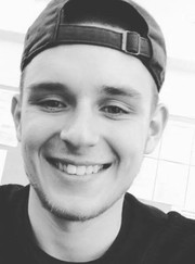 Грузчик, маляр-штукатур Илья Сергеевич Леухин