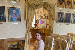 Дом Романовых мини-отель, с рейтингом 4.7 - находится по адресу Санкт-Петербург, Полтавская улица, 14д 