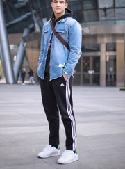 Комик, выгульщик собак Расим Сафарли