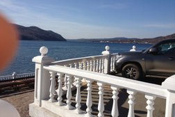 Отель Легенда Байкала, с рейтингом 4.5 - находится по адресу Иркутская область, рп. Листвянка, Исток Ангары, 11а 