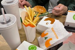 Автокафе Вкусно — и точка, с рейтингом 3 - находится по адресу Владивосток, Океанский проспект, 52а 