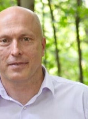 Бетонщик, дизайнер Валера Корнеев