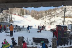 База отдыха Абзаково, с рейтингом 4 - находится по адресу Республика Башкортостан, с. Новоабзаково, Горнолыжная улица, 101/1 