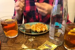 Сеть французских пекарен и кофеен La Tartine, с рейтингом 4.4 - находится по адресу Алматы, Самал 2-й микрорайон, 111 
