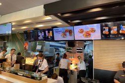 Ресторан быстрого питания Вкусно — и точка, с рейтингом 3.1 - находится по адресу Москва, Матвеевская улица, 9 