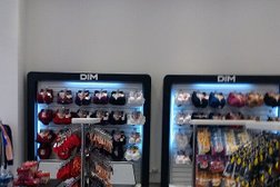 Сеть бутиков нижнего белья и чулочных изделий DIM, с рейтингом 4 - находится по адресу Алматы, Розыбакиева, 263 