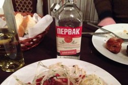 Кафе-бар Замок, с рейтингом 3.9 - находится по адресу Новороссийск, Полевая улица, 2а/1 